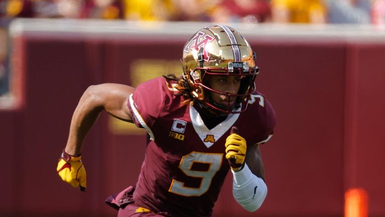 Minnesota wide receiver Daniel Jackson (9) runs a route against...