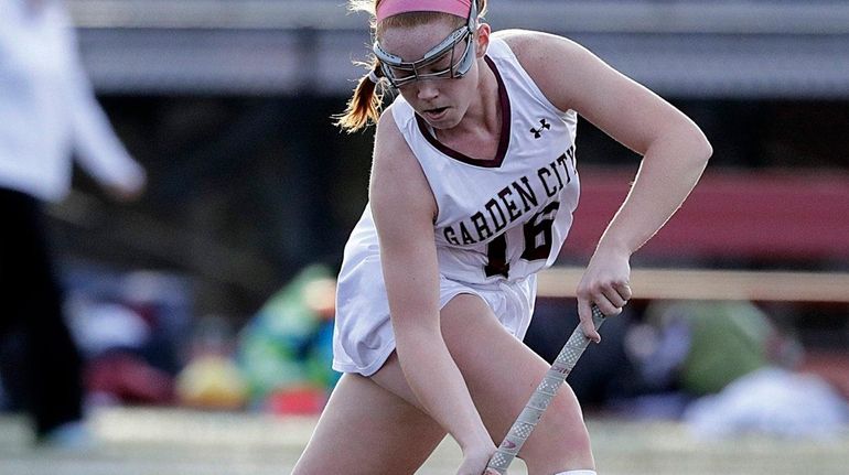 Garden City's Lianna McDonnell (16) drives upfield against Lakeland during...