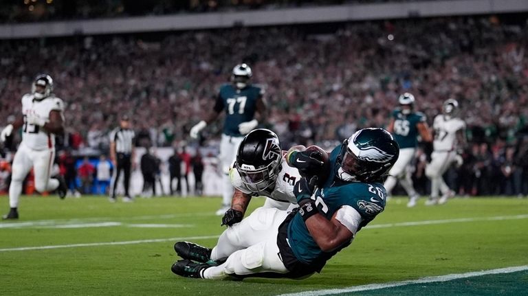 Philadelphia Eagles running back Saquon Barkley (26) catches a pass...