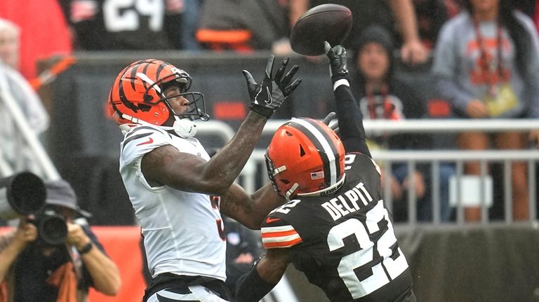 Cleveland Browns safety Grant Delpit (22) breaks up a pass...