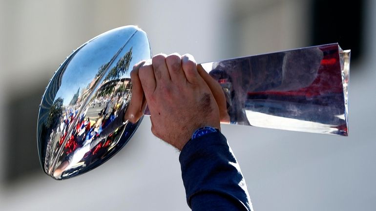 Andrew Whitworth of the Los Angeles Rams raises the Vince...