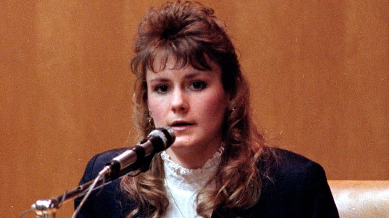 Pamela Smart answers questions from the defense in her murder...