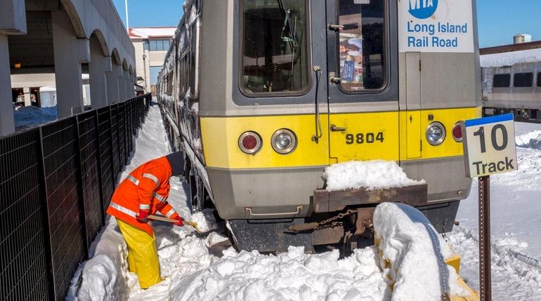 Port Washington LIRR shuttle service kicks off - Newsday