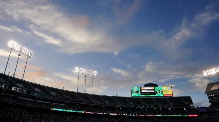 Henderson hits 2-run homer, RBI single as Orioles top A's 9-4