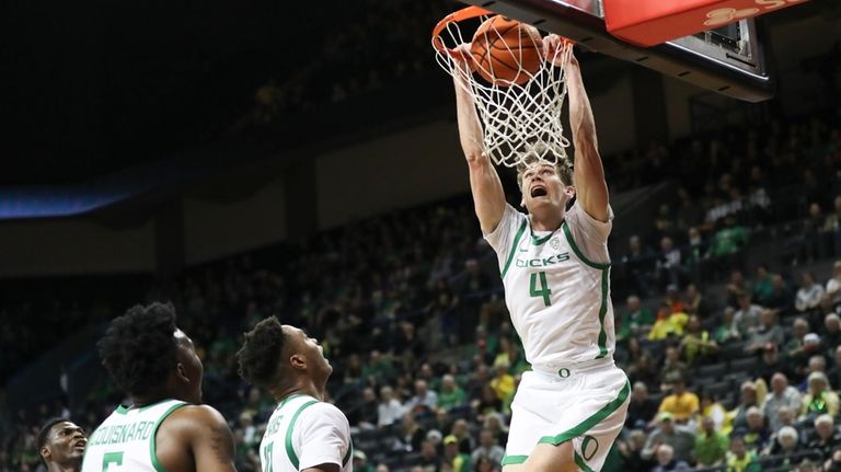 Oregon guard Brennan Rigsby (4) dunks against Oregon State during...