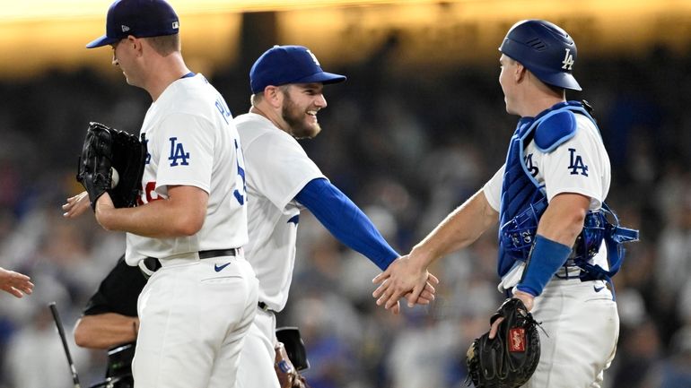 Max Muncy blasts two home runs, helps Dodgers rally past Reds 3-2 - Newsday