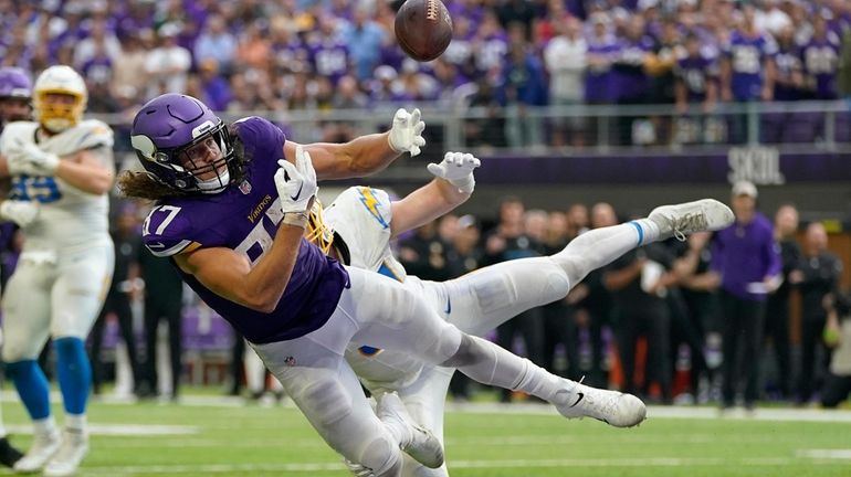 Vikings tight end TJ Hockenson dealing with back injury ahead of Week 1