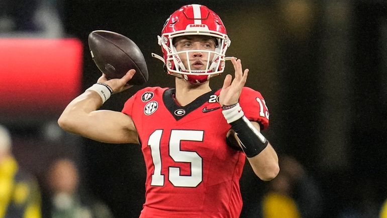 Georgia quarterback Carson Beck (15) throws a pass during the...