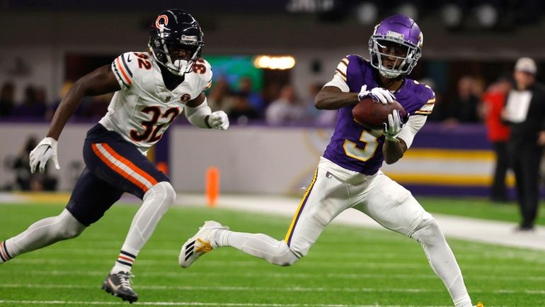 Minnesota Vikings wide receiver Jordan Addison (3) catches a pass...