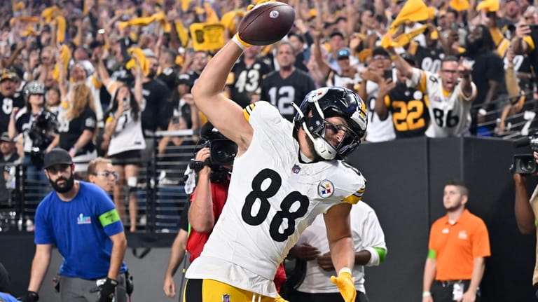 Pittsburgh Steelers tight end Pat Freiermuth celebrates after catching a...
