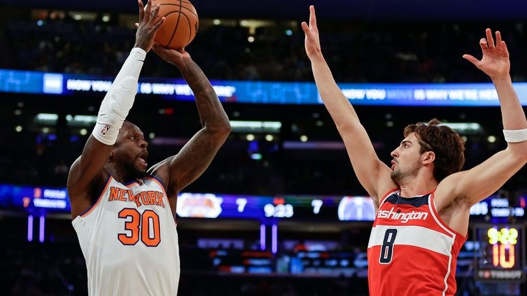 Knicks forward Julius Randle (30) shoots over Washington Wizards forward...