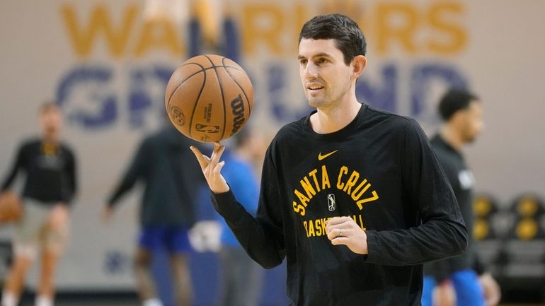 Santa Cruz Warriors coach Nicholas Kerr watches players during the...