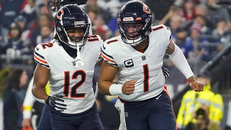Justin Fields leads Chicago Bears to 23 straight points to beat the Patriots  - Newsday