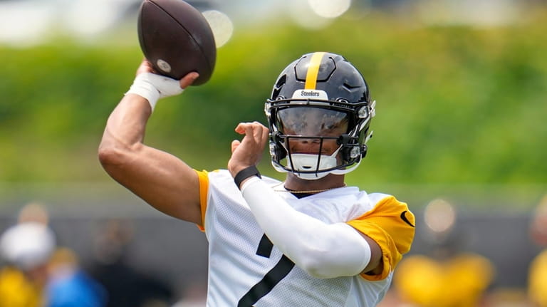 Pittsburgh Steelers quarterback Justin Fields throws a pass during the...