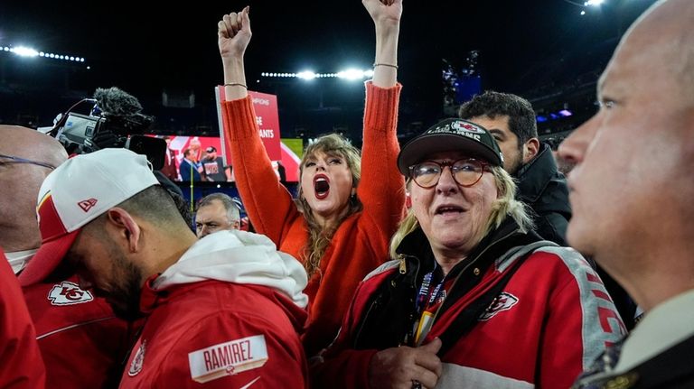 Taylor Swift, left, and Donna Kelce watch the Kansas City...