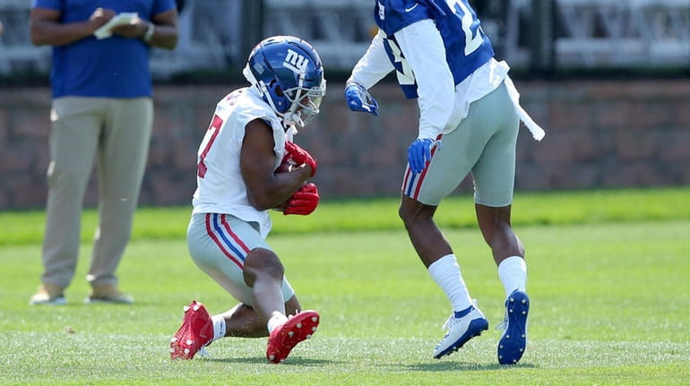 New York Giants wide receiver Sterling Shepard (87) makes a...