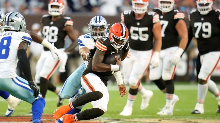 Cleveland Browns quarterback Deshaun Watson (4) is stopped after a...