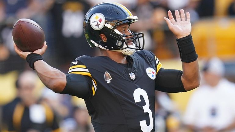 Pittsburgh Steelers quarterback Russell Wilson (3) throws before a preseason...