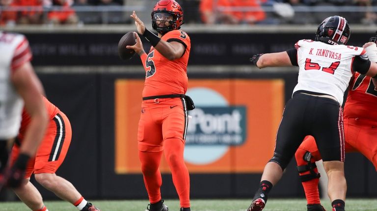 Oregon State quarterback DJ Uiagalelei (5) drops back to pass...