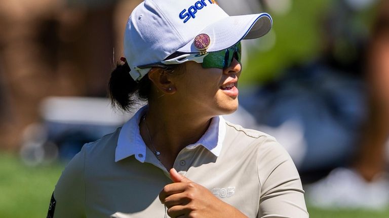 Sei Young Kim walks off after finishing the 18th hole...