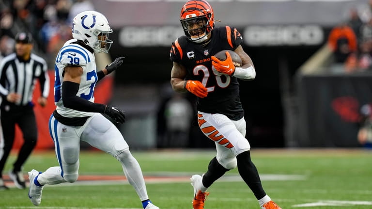 Indianapolis Colts cornerback Darrell Baker Jr. (39) chases Cincinnati Bengals...