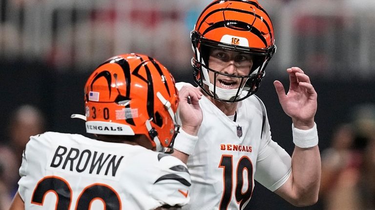 Cincinnati Bengals quarterback Trevor Siemian (19) speaks with running back...