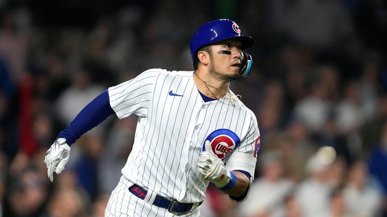 Chicago Cubs score 6 runs late to rally for 7-4 win over New York