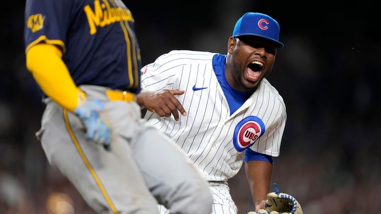 Chicago Cubs pitcher Héctor Neris celebrates the team's 3-1 win...