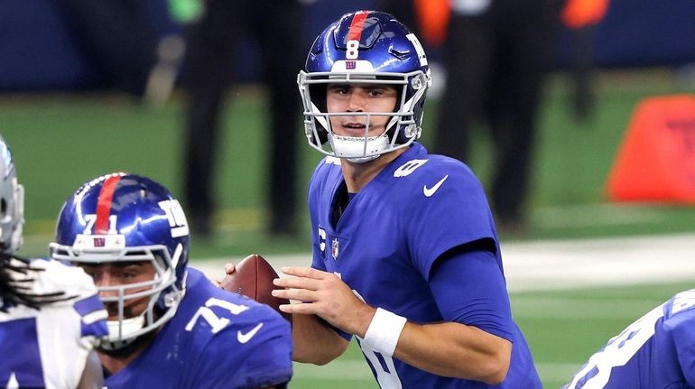 Daniel Jones #8 of the Giants looks to pass against the...