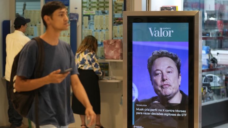 An ad by Valor media outlet shows a photo of...