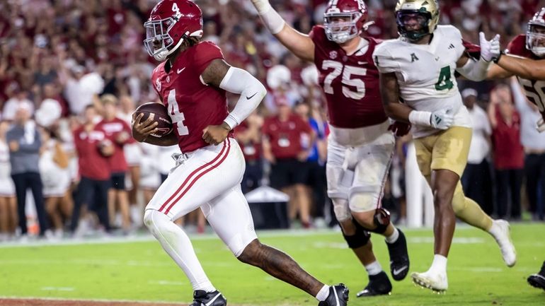 Alabama quarterback Jalen Milroe (4) runs the ball for his...