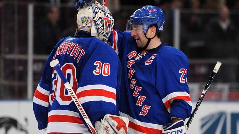 Chris Drury, right, congratulates Henrik Lundqvist after a 5-0 win...