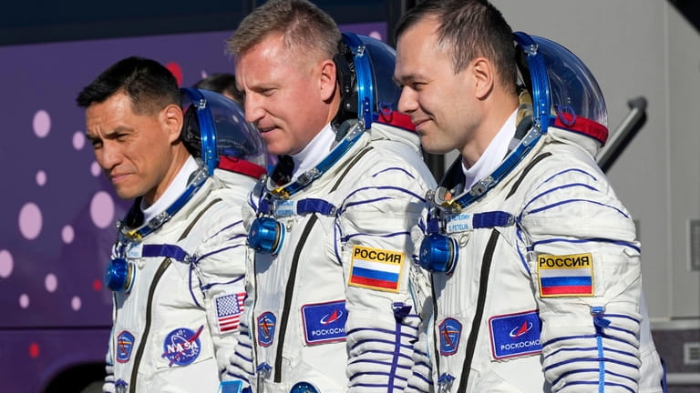 From left, NASA astronaut Frank Rubio, Roscosmos cosmonauts Sergey Prokopyev...