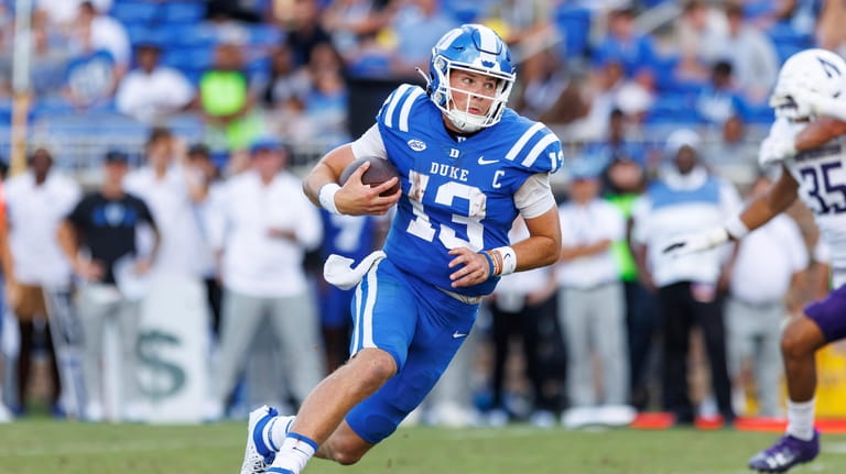 Duke's Riley Leonard (13) carries the ball during the second...