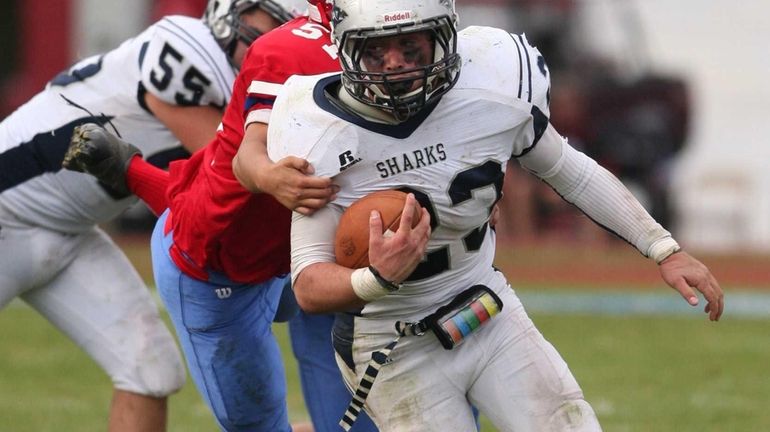 Eastport South Manor's Cole Zeller runs against Bellport. (Oct. 19,...