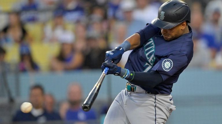 Seattle Mariners' Jorge Polanco singles in two runs during the...