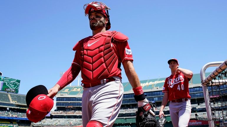 Cincinnati Reds catcher Curt Casali, left, and pitcher Nick Lodolo,...