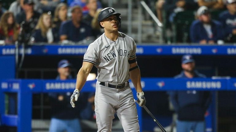 Stanton's seventh-inning homer helps Yankees complete sweep of