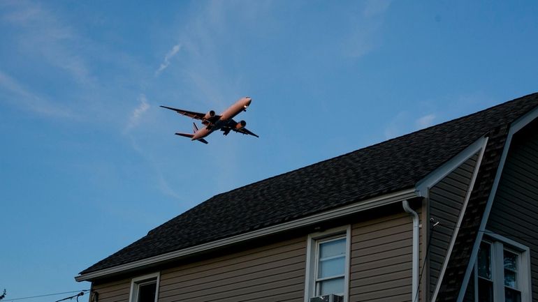 Voters raised the JFK aircraft noise issue during the CD3...