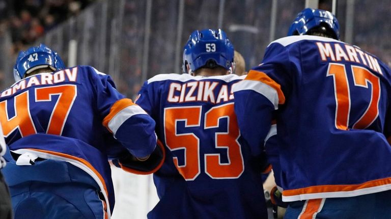 New York Islanders right wing Leo Komarov (47) and left...