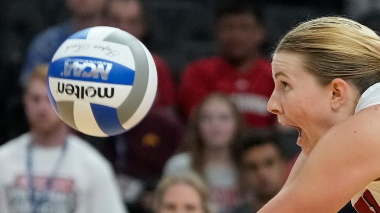 Wisconsin's Sarah Franklin shoots during an NCAA Division I women's...