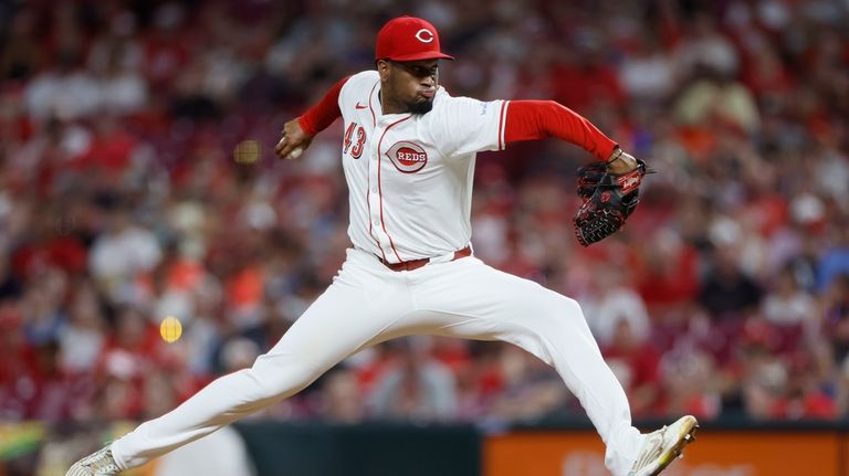 Cincinnati Reds relief pitcher Alexis Diaz throws against the San...