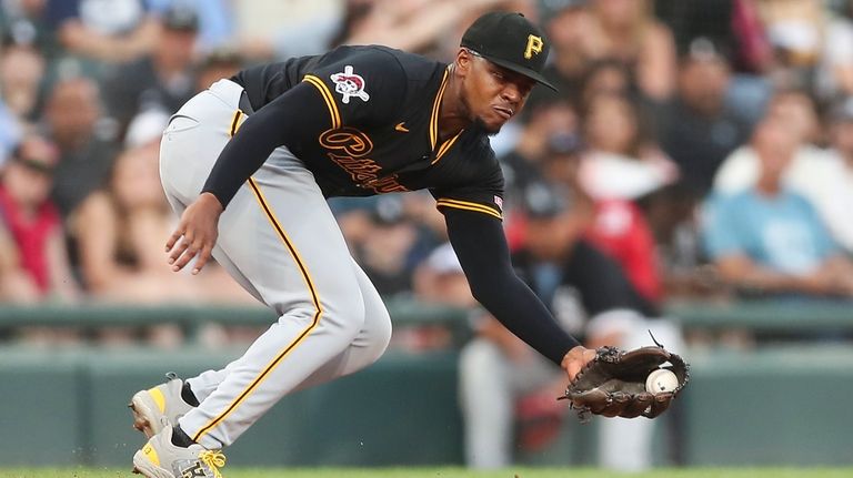 Pittsburgh Pirates' Ke'Bryan Hayes fields the ball during the third...