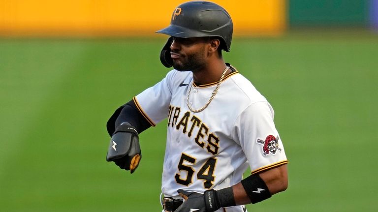 Reynolds 3 HRs, 6 RBIs as Pirates snap skid, beat Nationals