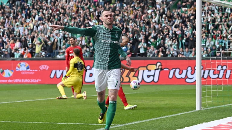 Werder's Marvin Ducksch celebrates after scoring his side's second goal...