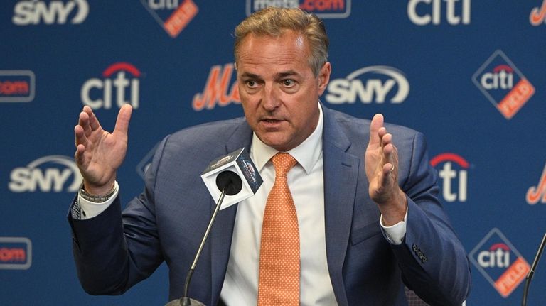 Mets Hall of Fame inductee Al Leiter speaks at a...