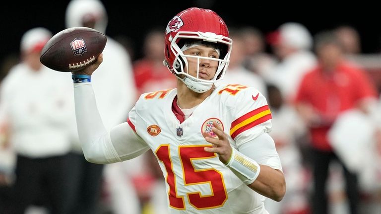 Kansas City Chiefs quarterback Patrick Mahomes (15) passes against the...