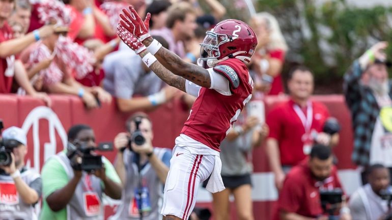 Alabama wide receiver Ryan Williams (2) celebrates his 84-yard touchdown...