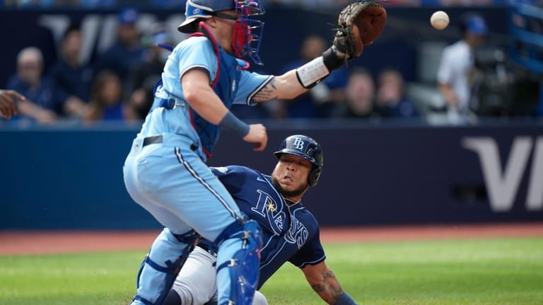 Blue Jays defeat Devil Rays