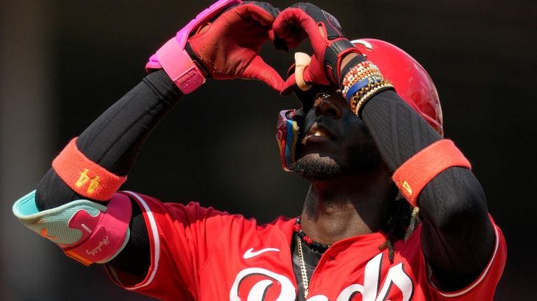 Cincinnati Reds' Elly De La Cruz gestures as he rounds...